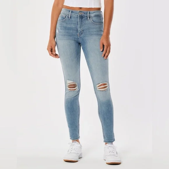 HIGH-RISE RIPPED LIGHT WASH SUPER SKINNY JEANS NWT